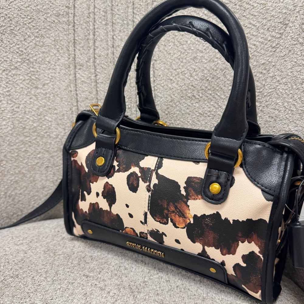 Viral Steve Madden Cow Print Faux Leather Crossbody with Bag Charms - NWT - Picture 2 of 8